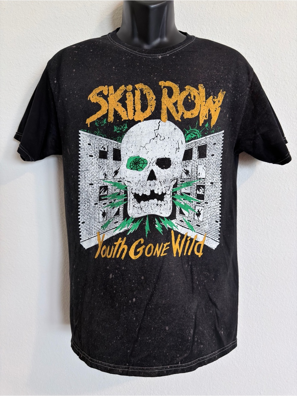 Skid Row Youth Gone Wild Skull Graphic Print Black Crew Neck Unisex Tee S/M